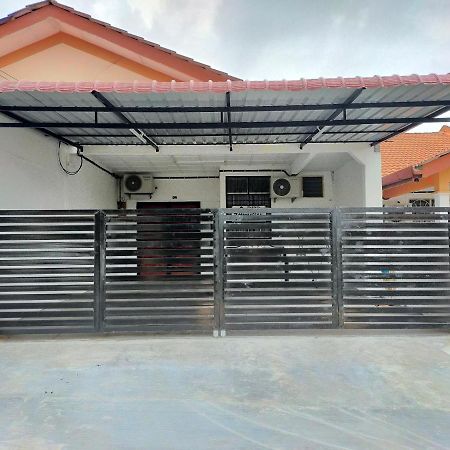 D'Port Dicksonmuslimonly Homestay Esterno foto